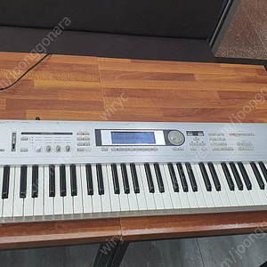 KORG 트라이톤 LE 76 신디사이저 건반 판매합니다.