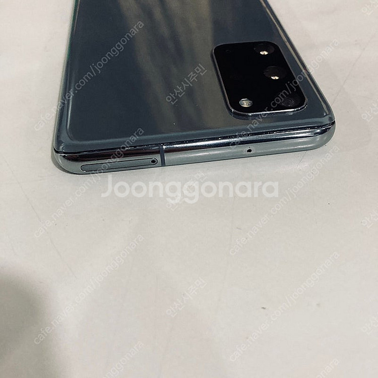 갤럭시 S20플러스 그레이 256기가 8만원 판매합니다--3