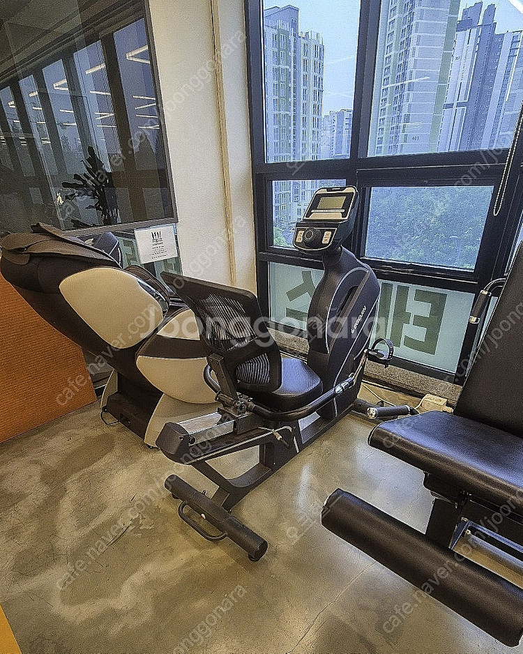 헬스장용런닝머신 3종 ( TV 인클라인 ) 덜덜이 입식스피닝 좌식자전거--4