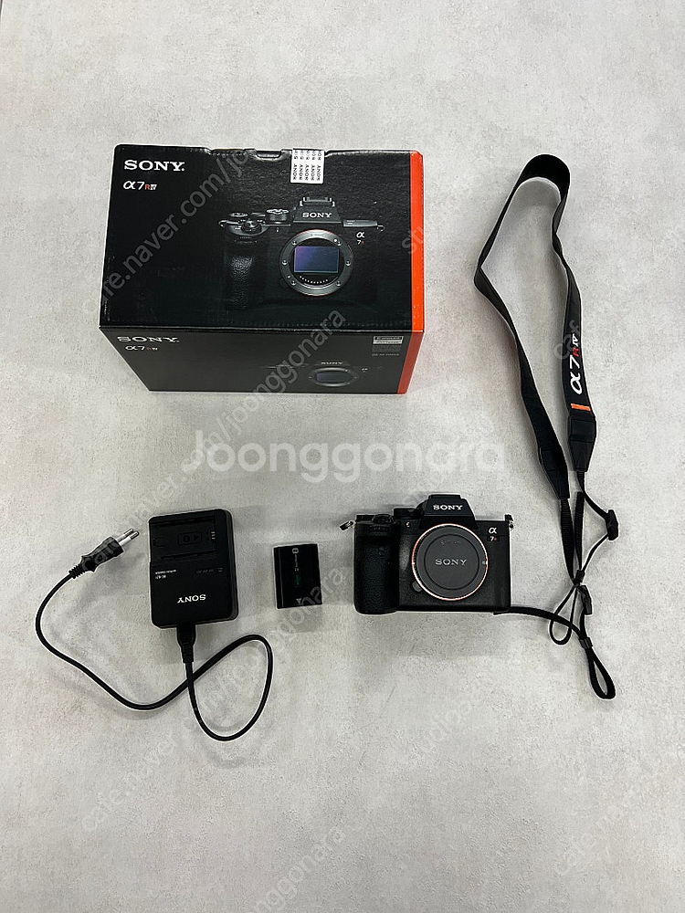 소니 미러리스 풀프레임 A7R4a 팝니다!!--0