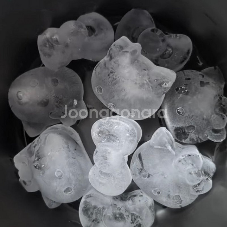 헬로 키티얼음틀 몰드 스쿱포함(새상품)--1