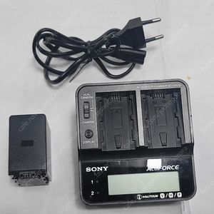 소니 더블충전기 vqv10. 대용량 밧데리 fv100a. 상태 매우 좋은것 팝니다.