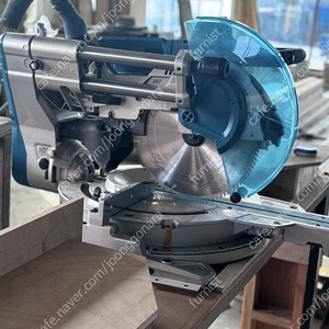 블루투스가능 마끼다 슬라이딩 각도절단기 12인치 튼튼한 이동식 작업대포함