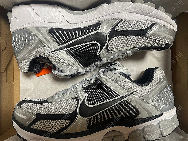 나이키 줌 보메로 5 메탈릭실버 260--0