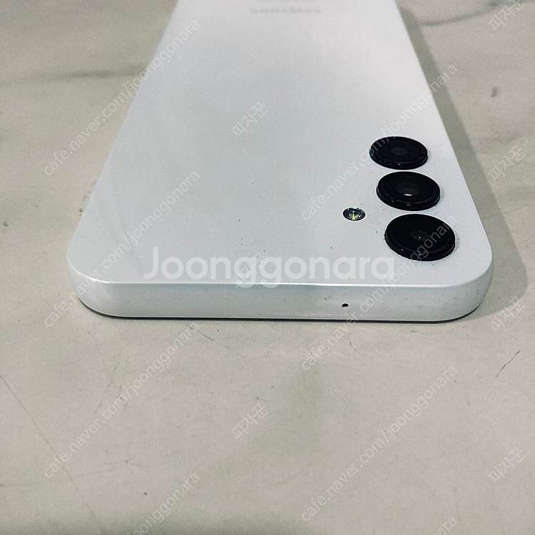 갤럭시 점프3 화이트 128기가 S급 매우깨끗한기기 8만7천원 판매합니다!--3