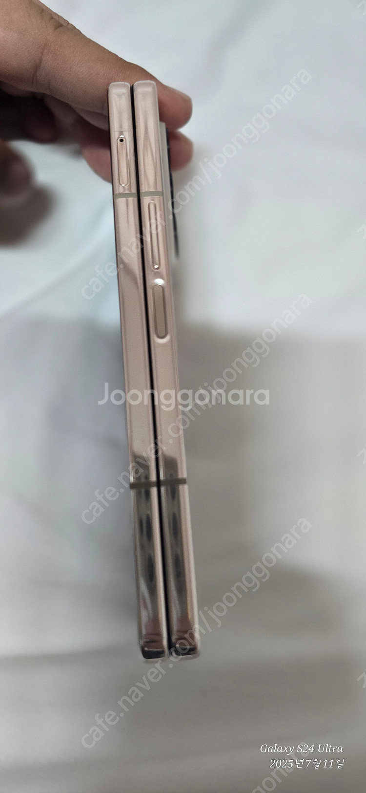 <센터판-수리 후 미사용> 폴드4 256GB 베이지 판...--1