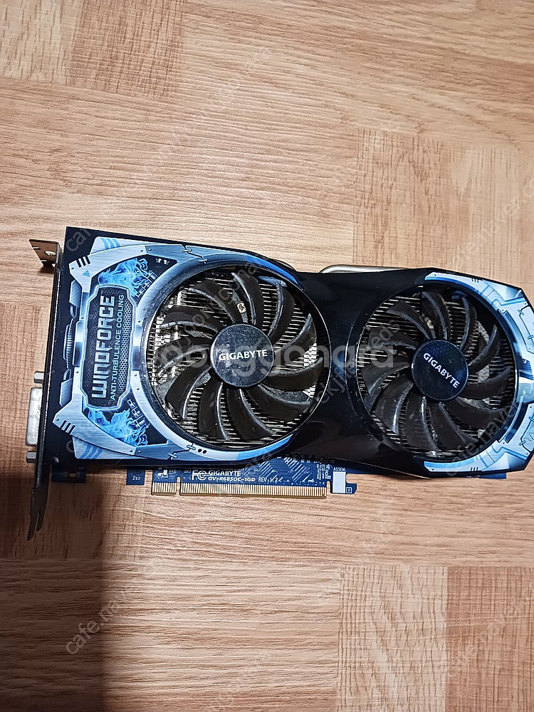 기가바이트 윈드포스 라데온hd6850 그래픽카드 팝니다.--2
