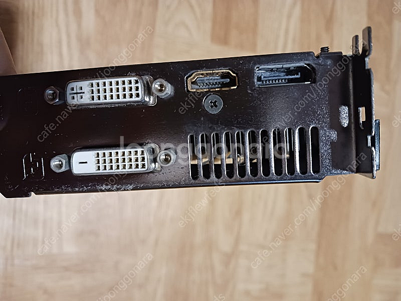 기가바이트 윈드포스 라데온hd6850 그래픽카드 팝니다.--3