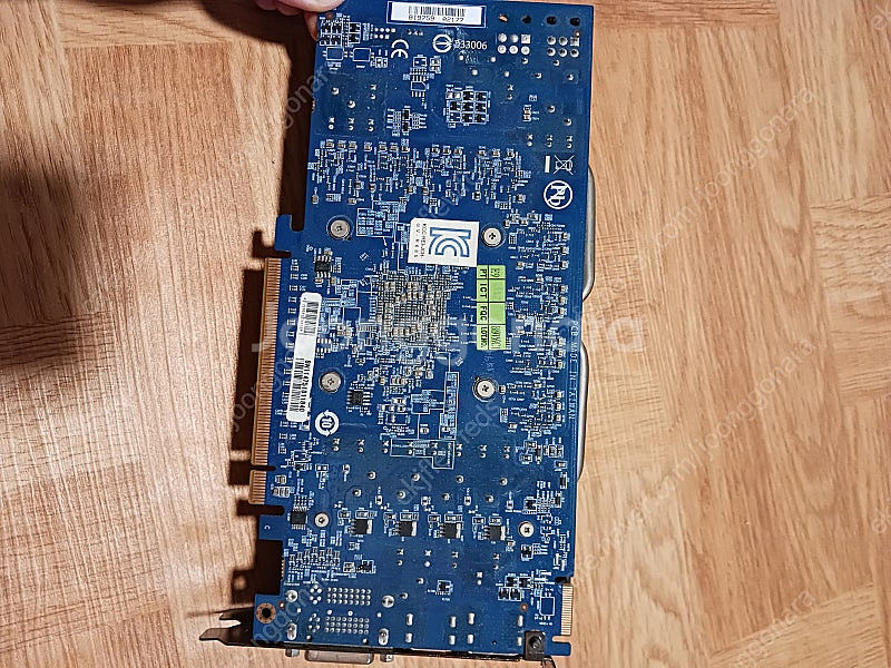 기가바이트 윈드포스 라데온hd6850 그래픽카드 팝니다.--4