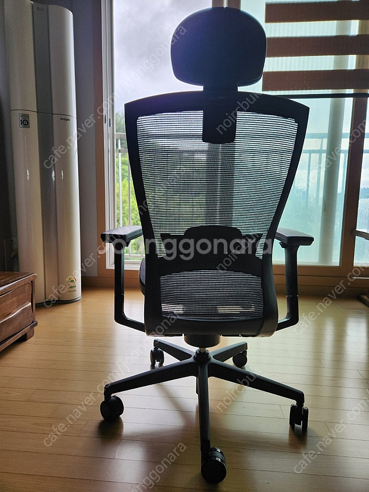 T50 AIR 블랙/블랙 색상 시디즈 의자 판매합니다--3