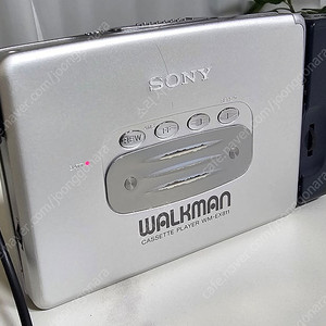 SONY CASSETTE WALKMAN WM-EX811