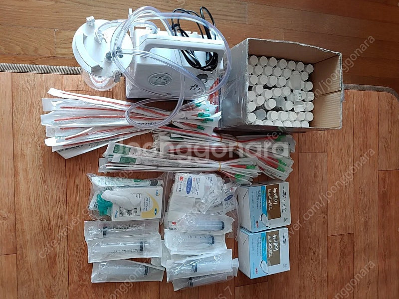 --->의료용품 가래빼는섹션기 거의새것 부속품포함해서 싸게팔아요--5