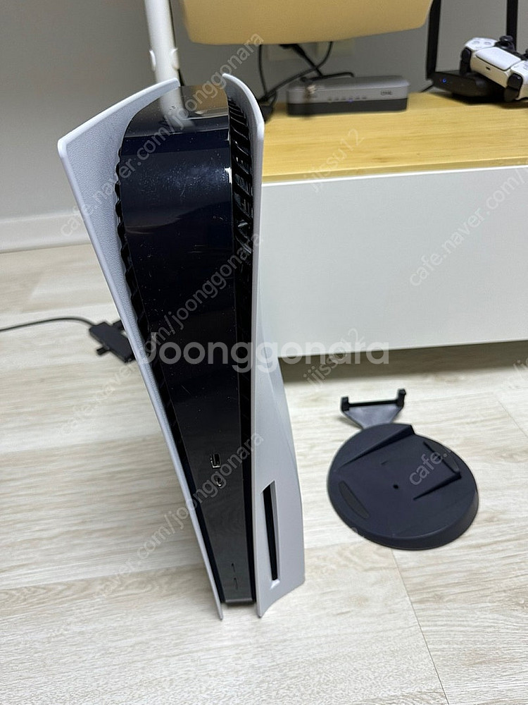 PS5 디스크 모델 CFI-1018A 판매합니다.--0
