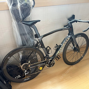 피나렐로 도그마 X 로드 자전거