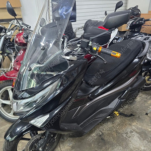 U H R 125