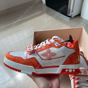 루이비통 벨크로 스트랩 LV 트레이너 스니커즈 새상품