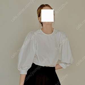 리엘 퓨리티 퍼프 블라우스 Purity puff blouse 화이트 판매합니다.새상품!
