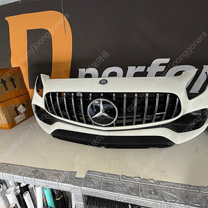 amg gt 2도어 gts 후기형 앞범퍼 , 앞휀더 , 후드, 뒷범퍼 팝니다.