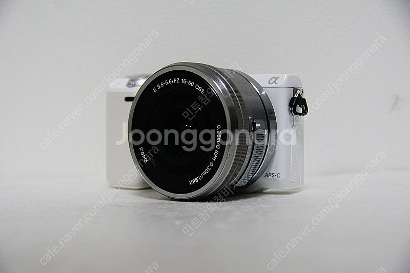 소니 NEX-5T 화이트 8,692컷 팝니다.--6