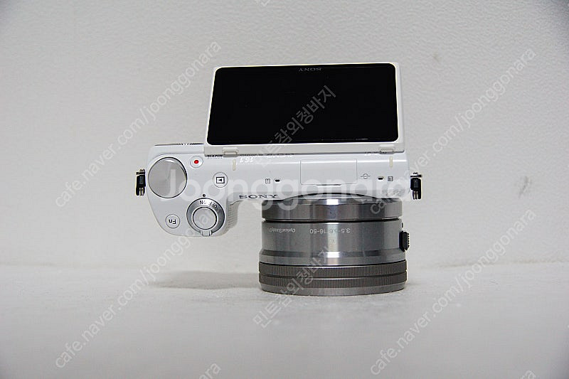 소니 NEX-5T 화이트 8,692컷 팝니다.--7