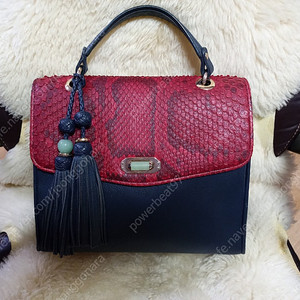 BALENCIAGA 발렌시아가 숄더백,셀린느 트라페제 미디움,상하이탕 토드백,billy bag 빌리백 숄더 크로스,The Leather Satchel 더 레더 사첼 가방,라코스테