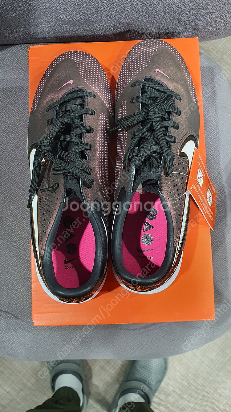 나이키 티엠포 리액트 레전드 9 프로 TF 풋살화 판매합니다.--2