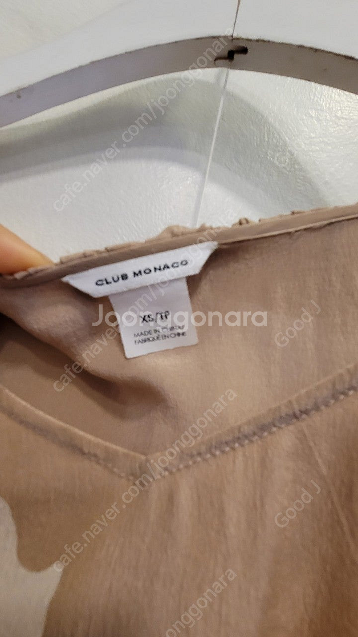 클럽모나코 실크 블라우스. 랙앤본 린넨데님 스커트--1