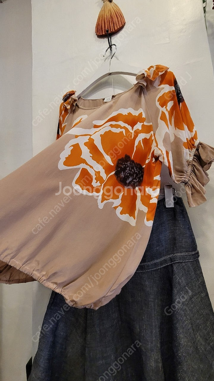 클럽모나코 실크 블라우스. 랙앤본 린넨데님 스커트--3