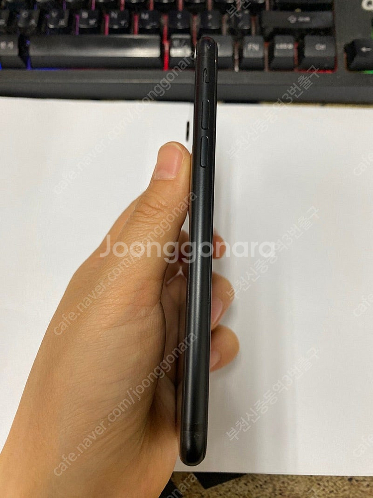 495911 아이폰SE2 블랙 SSS급 128GB 무잔...--4