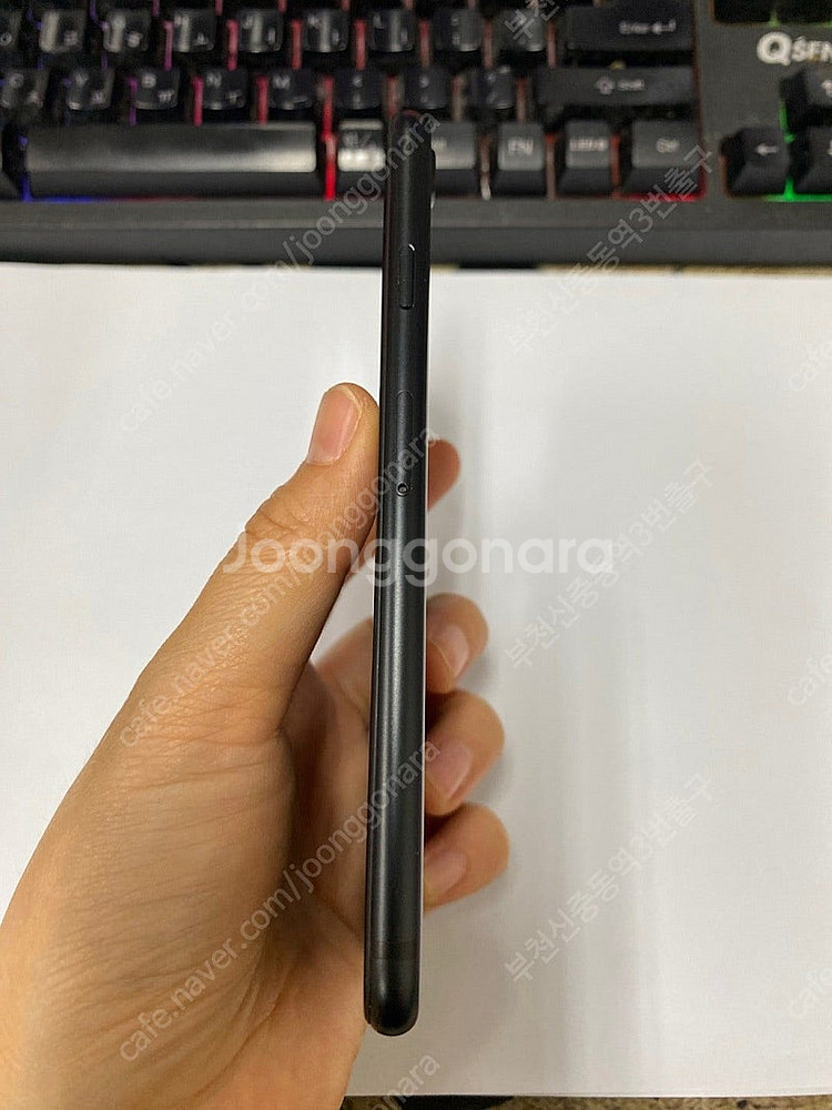 495911 아이폰SE2 블랙 SSS급 128GB 무잔...--5