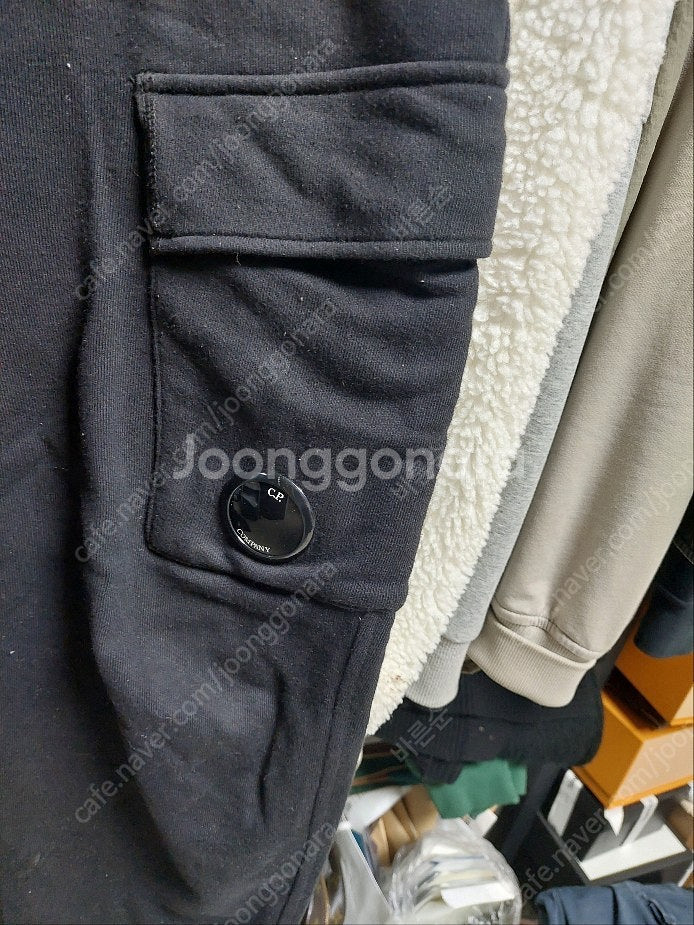 cp컴퍼니 카고조거 트레이닝 블랙--0