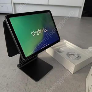 아이패드 미니 7세대 + 엘라고 마그네틱 케이스 + 엘라고 거치대