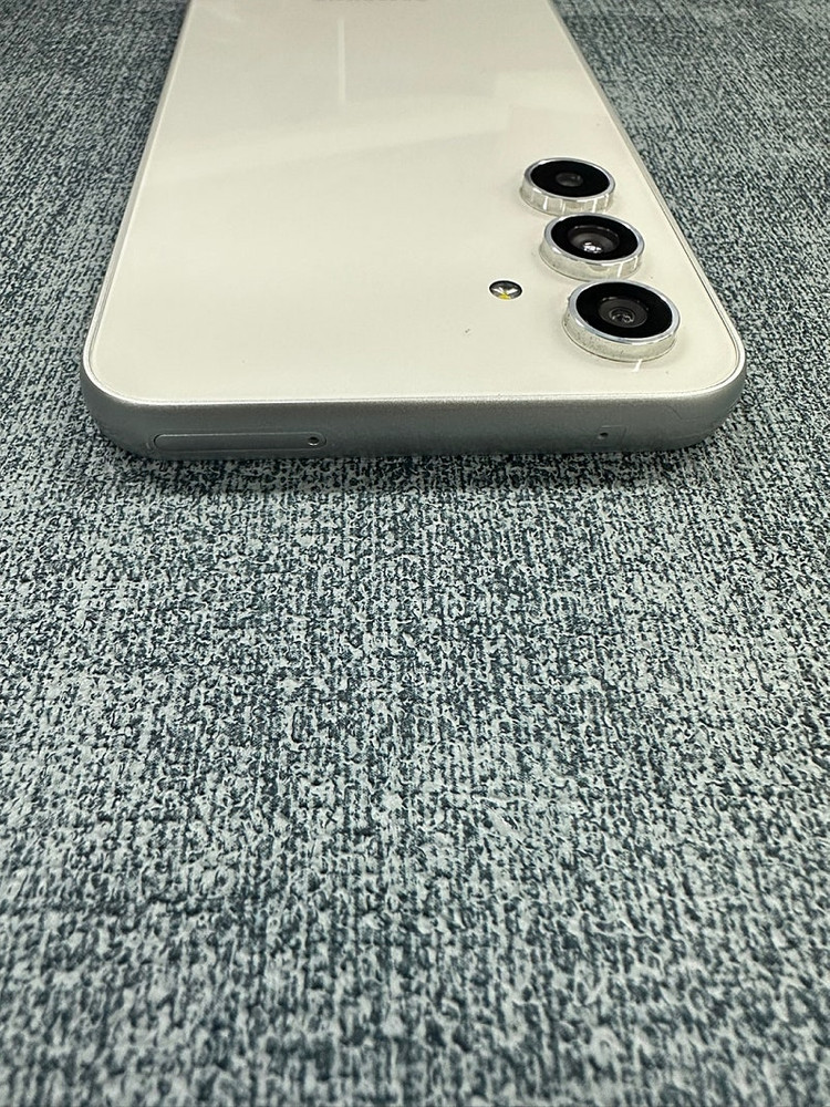 (새상품급) 갤럭시퀀텀4 128G 크림 23년 10월개통 무잔상 18만원 판매해요--5