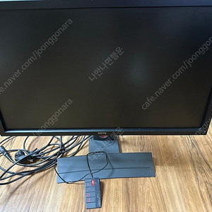 벤큐 XL2720B 27인치 게이밍 모니터입니다