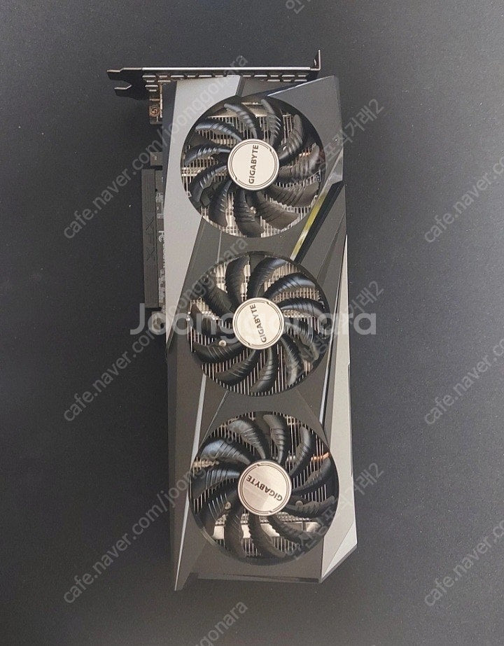 기가바이트 RTX3050 3팬 그래픽카드--0