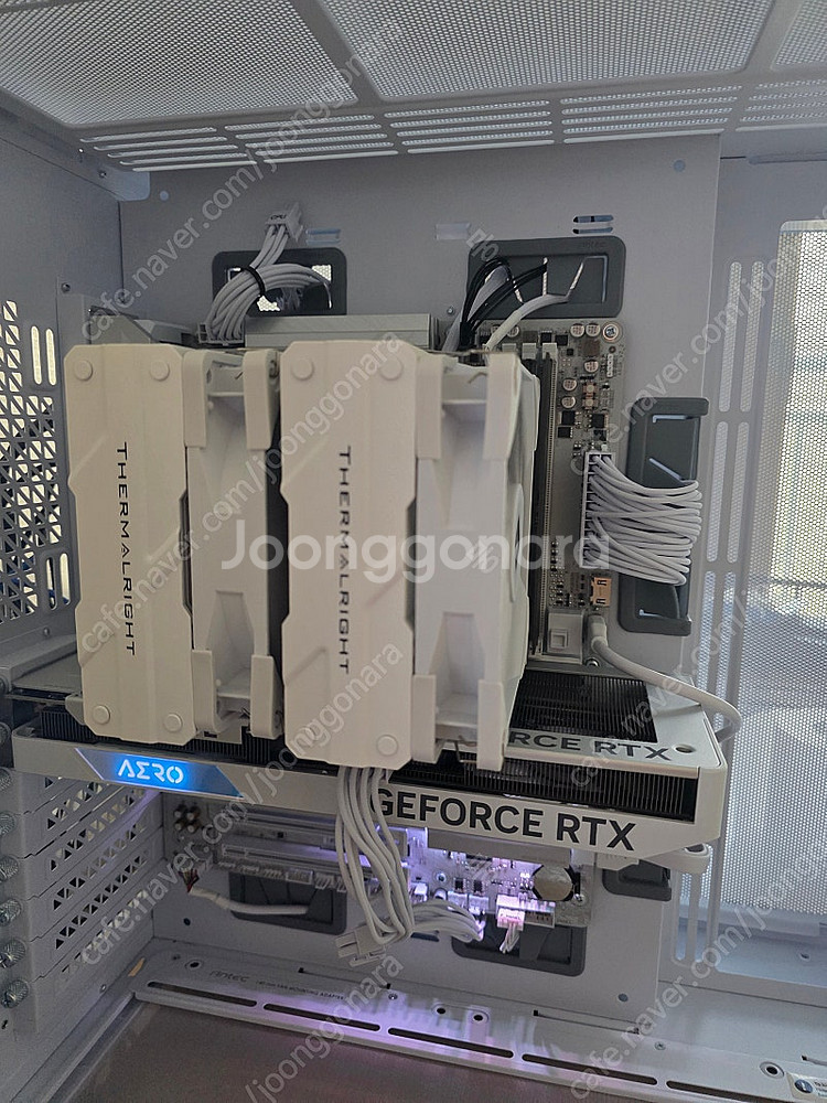 기가바이트 지포스 RTX 4060 AERO 팝니다.--1