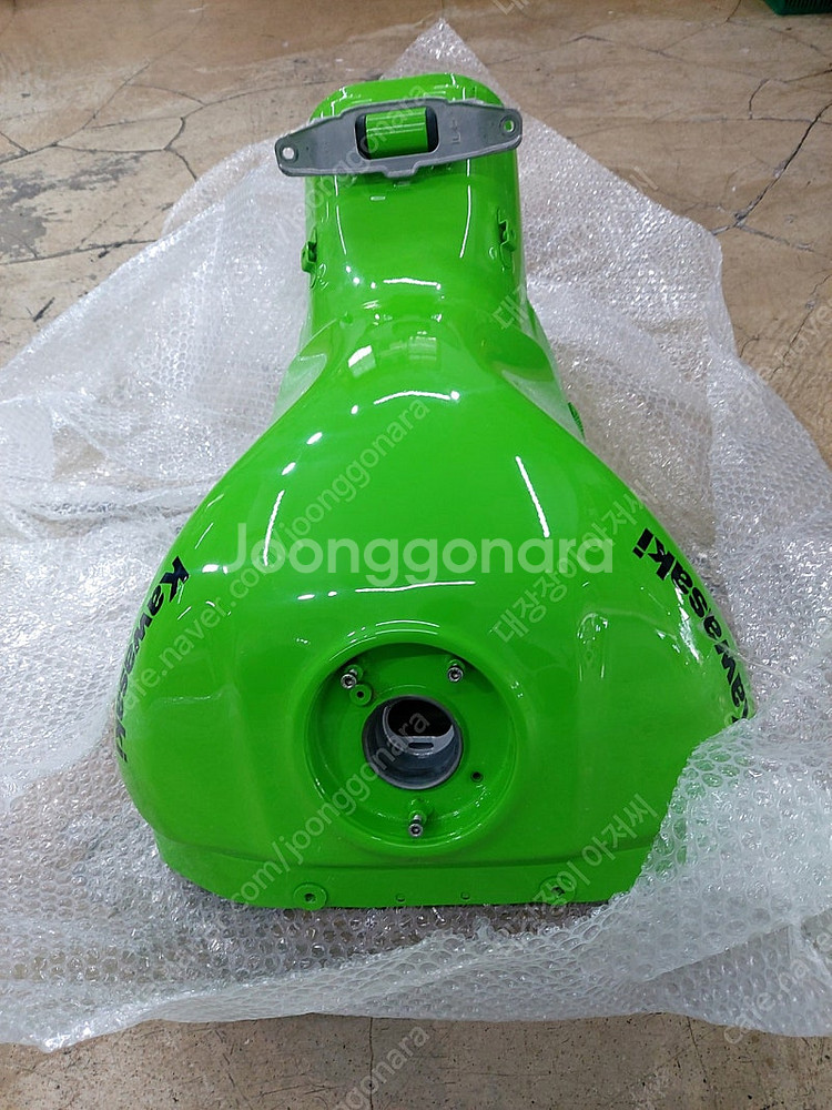 20년식 zx10r 휴엘탱크팝니다.--0