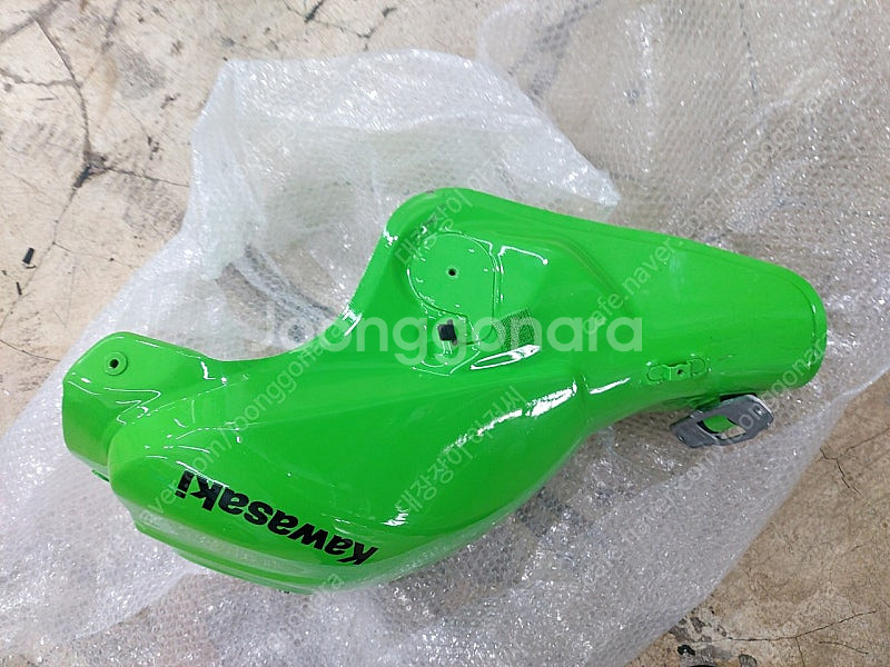 20년식 zx10r 휴엘탱크팝니다.--2