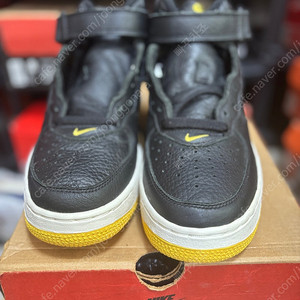 나이키 에어포스1 미드 뽈록이