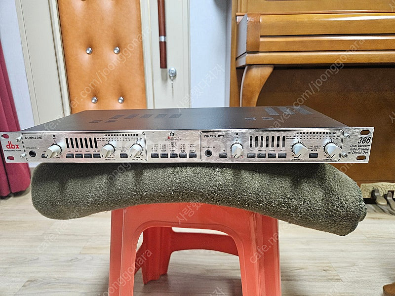 dbx386 마이크프리앰프 팝니다--0
