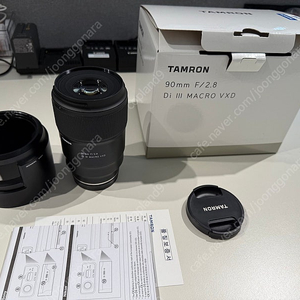 탐론 90mm 2.8 Di III 매크로 렌즈 팝니다. 소니마운트입니다.