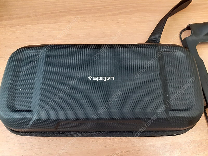 닌텐도스위치 oled 휴대보호케이스2종 슈피겐제품 팝니다--0