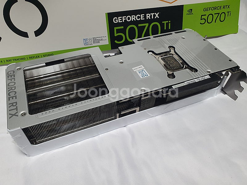 기가바이트 5070ti aero 미개봉--6