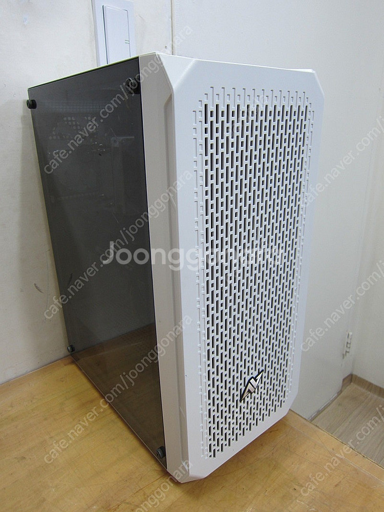 깨끗한 게이밍 컴퓨터 (인텔 i5-9400F/GTX10...--3