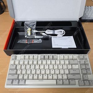 마이크로닉스 WIZMAX W85TKL 유무선 기계식 키보드 영문키캡 신품급 팝니다.