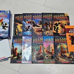 스콜라스틱 정품 The last firehawk 파이어호크 챕터북 10권+cd+워드북 새책컨디션 팝니다.(가격내림)