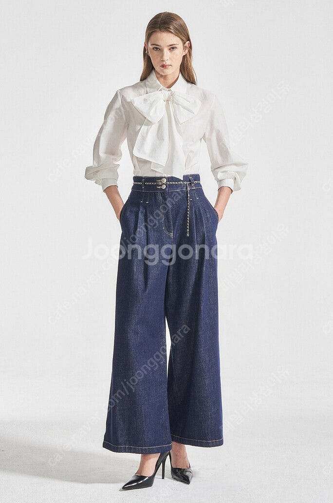 한섬 오브제 실크 블렌드 디테처블 보우 스트랩 셔츠--0