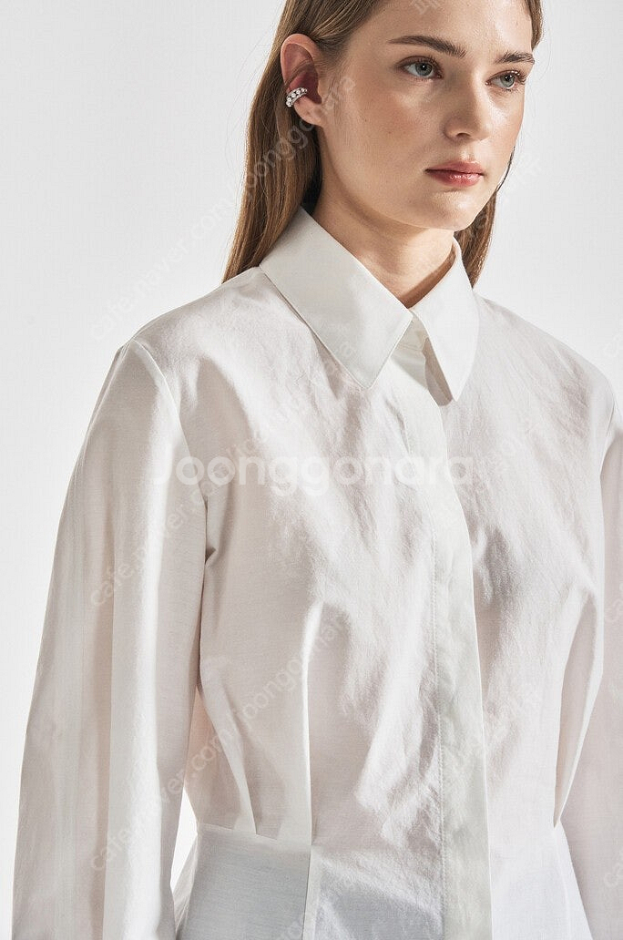 한섬 오브제 실크 블렌드 디테처블 보우 스트랩 셔츠--2