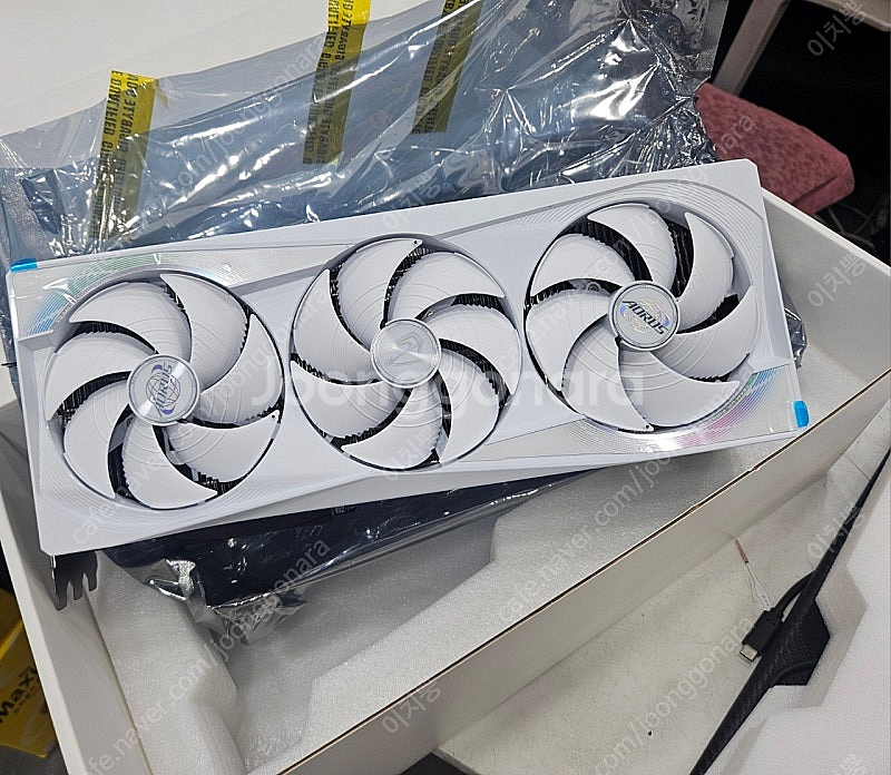 7월구매 RTX5080 어로스마스터 화이트--0
