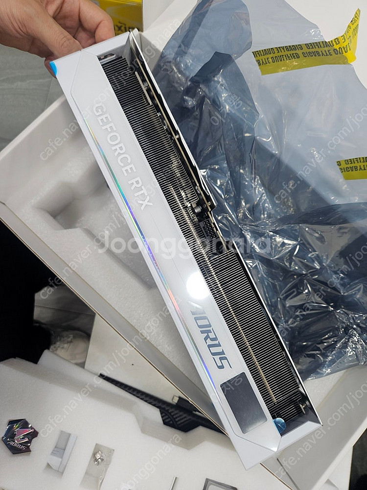 7월구매 RTX5080 어로스마스터 화이트--1